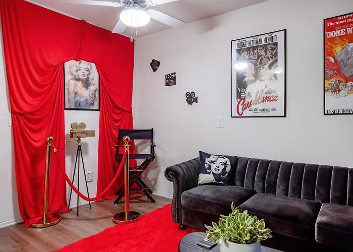 Style, Peace, Comfort In N Hollywood Next To Burbank Free Indoor Parking And Wifi