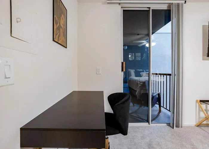 Style, Peace, Comfort In N Hollywood Next To Burbank Free Indoor Parking And Wifi