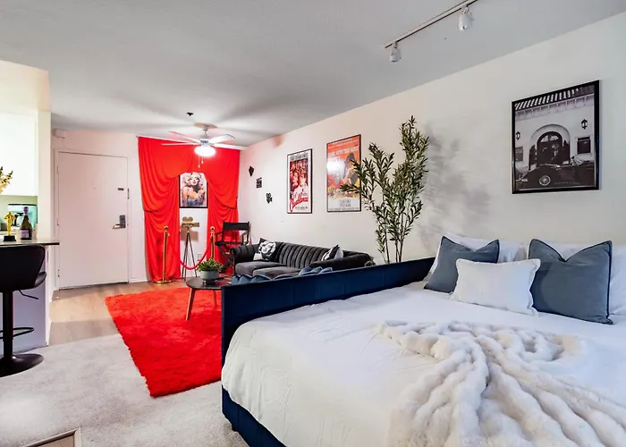 Style, Peace, Comfort In N Hollywood Next To Burbank Free Indoor Parking And Wifi