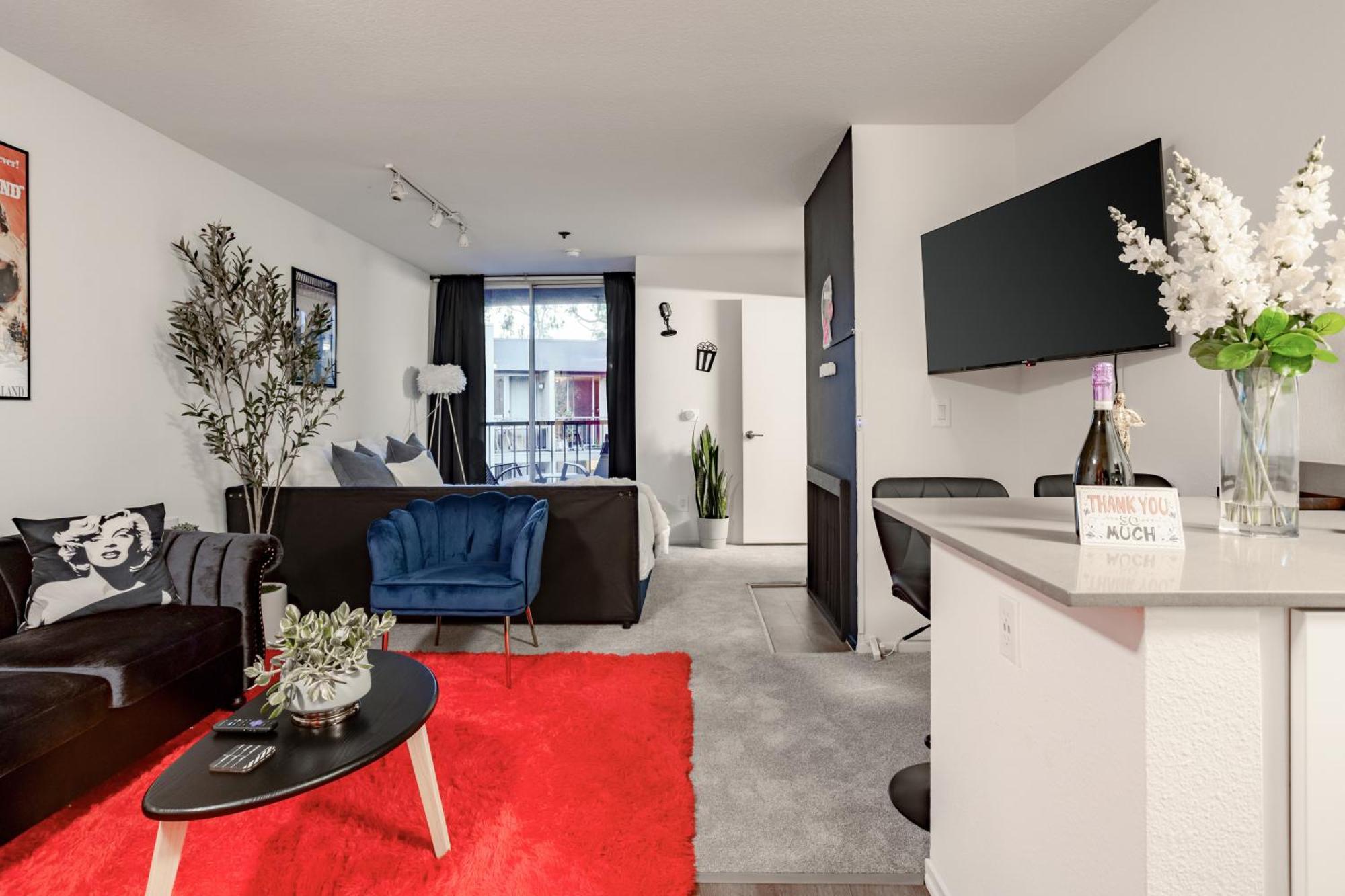 Style, Peace, Comfort In N Hollywood Next To Free Indoor Parking And Wifi *