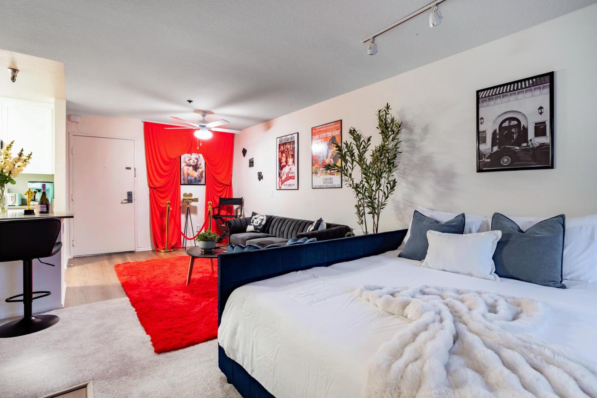 Style, Peace, Comfort In N Hollywood Next To Free Indoor Parking And Wifi Burbank