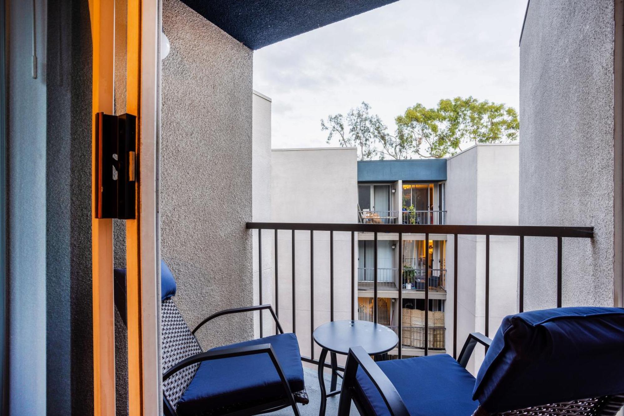 Style, Peace, Comfort In N Hollywood Next To Free Indoor Parking And Wifi Apartamento Burbank